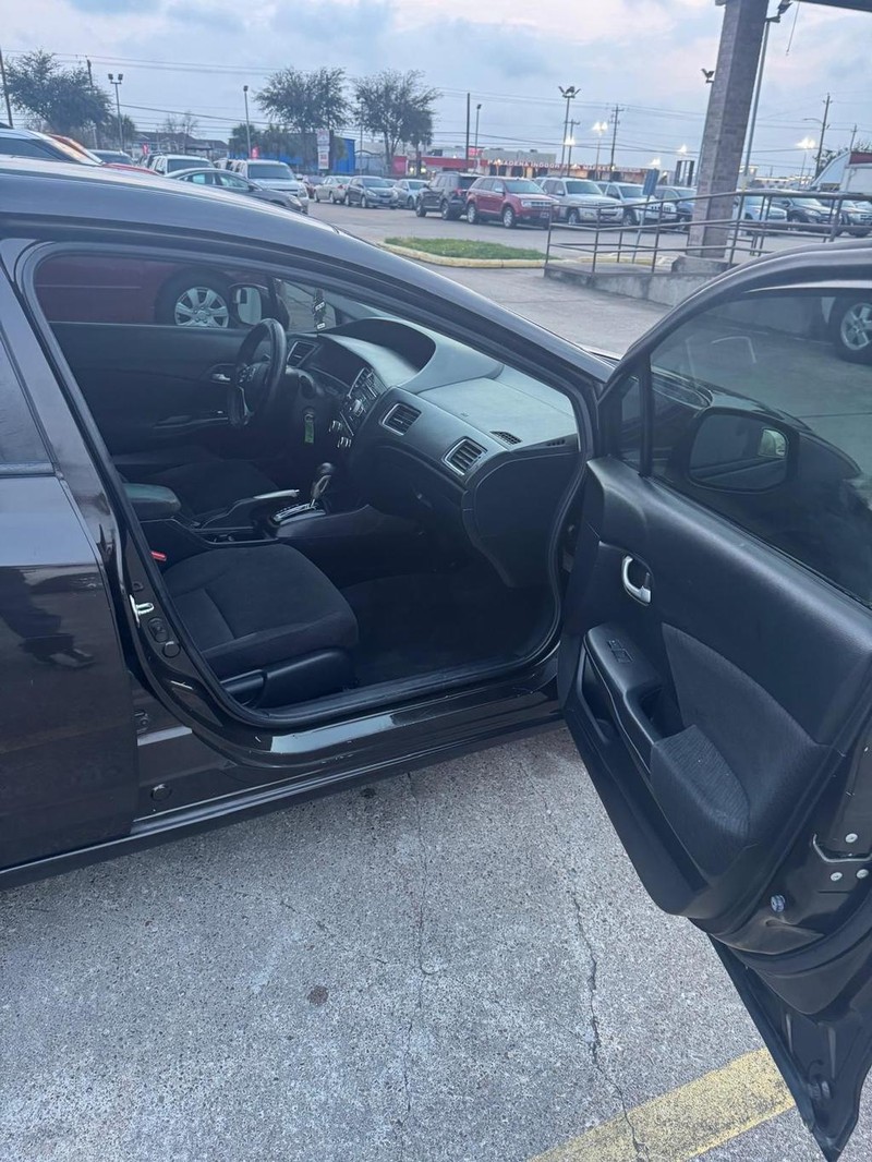Honda Civic Sedan Vehicle Full-screen Gallery Image 09