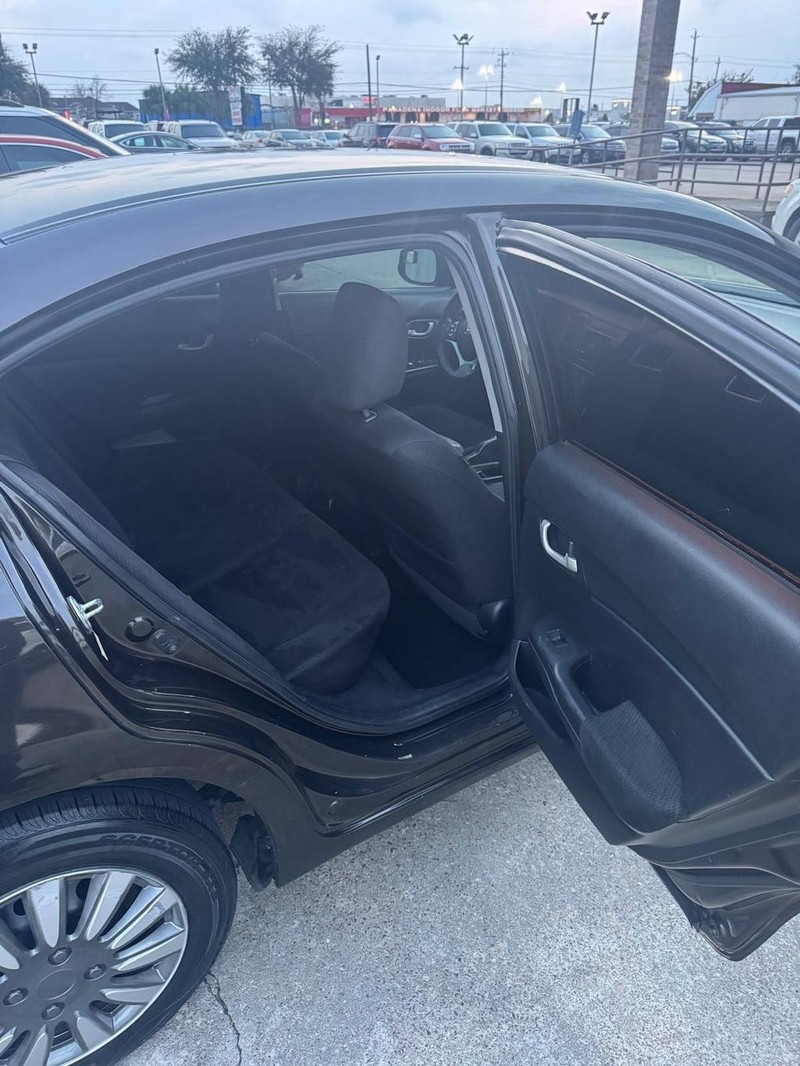 Honda Civic Sedan Vehicle Full-screen Gallery Image 10