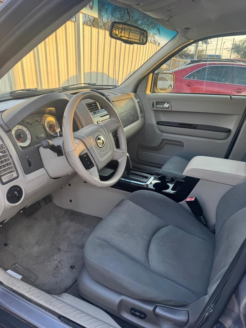 Mazda Tribute Vehicle Full-screen Gallery Image 09