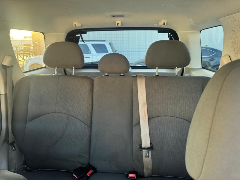 Mazda Tribute Vehicle Full-screen Gallery Image 11