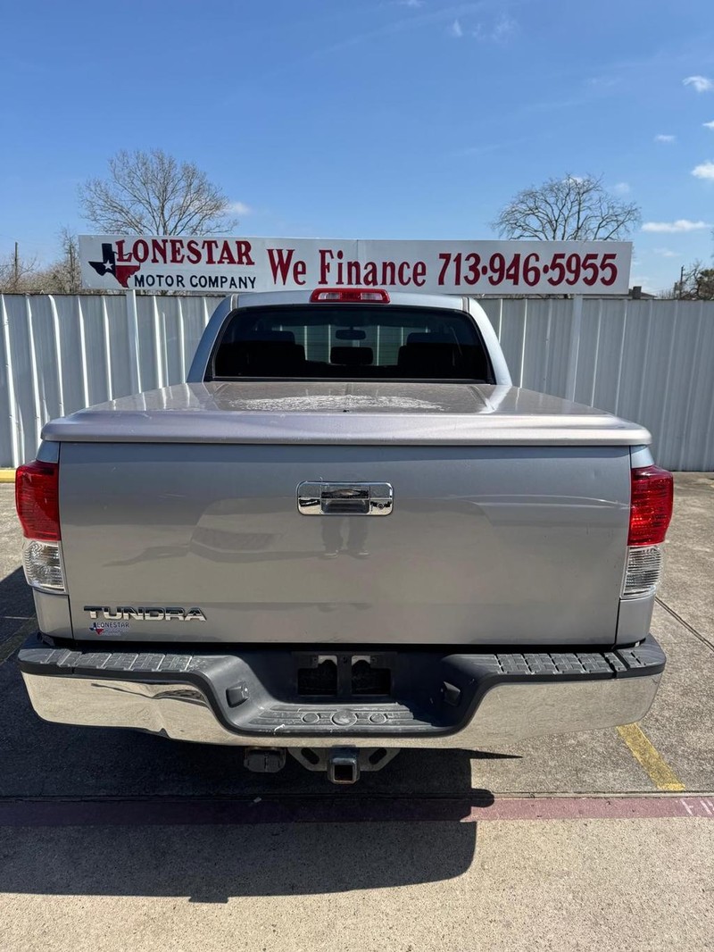 Toyota Tundra 2WD Truck Vehicle Full-screen Gallery Image 04