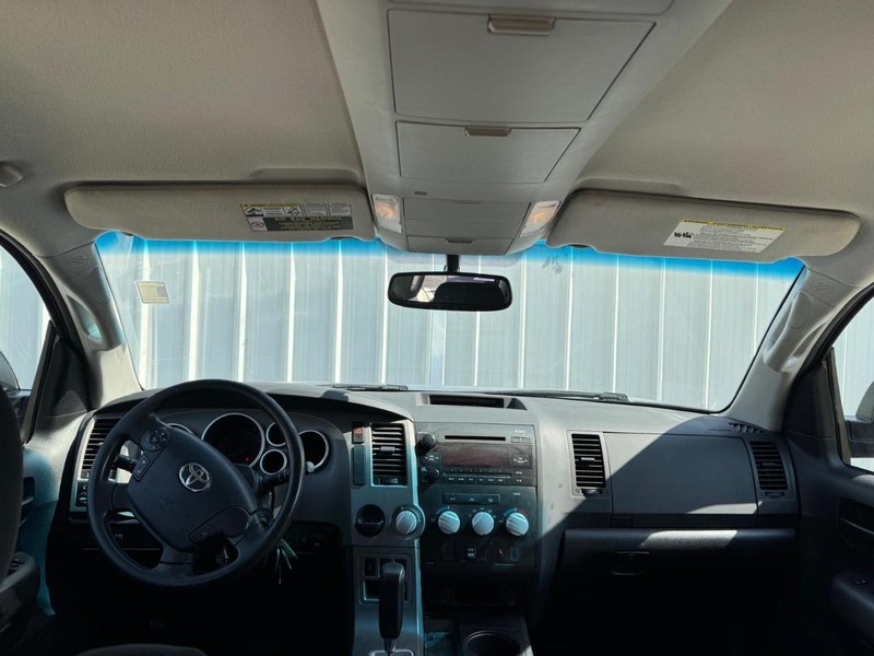 Toyota Tundra 2WD Truck Vehicle Full-screen Gallery Image 09