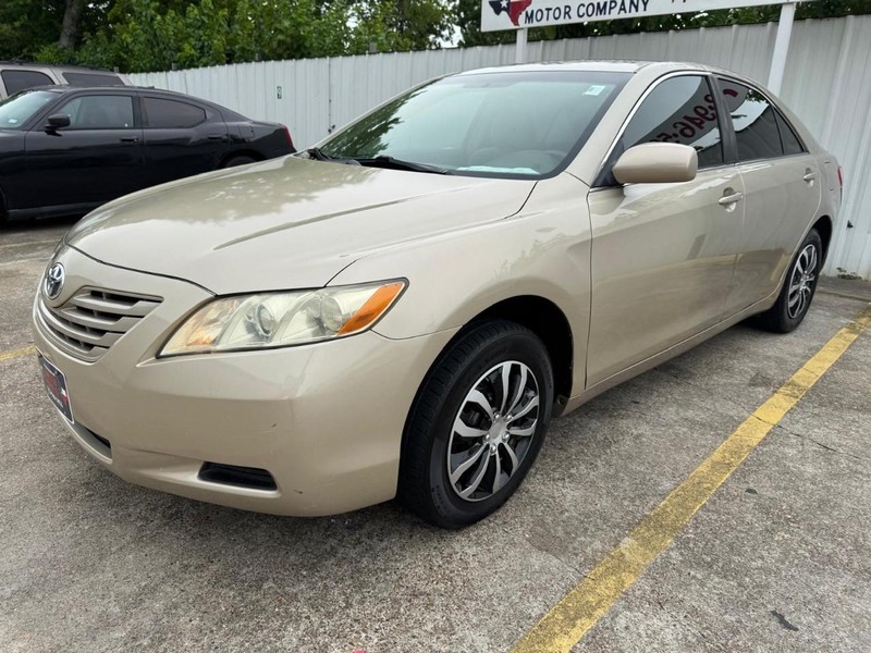 Toyota Camry Vehicle Full-screen Gallery Image 02