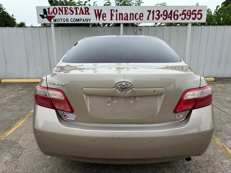 Toyota Camry Vehicle Full-screen Gallery Image 04