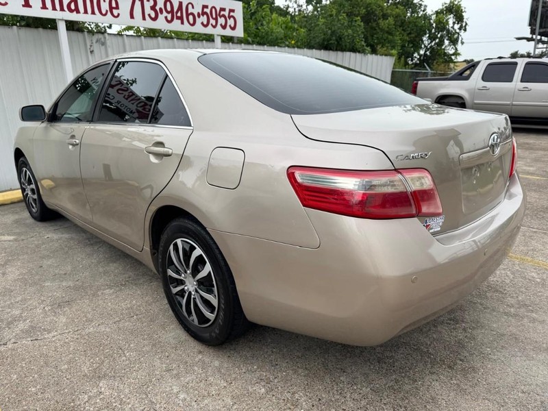 Toyota Camry Vehicle Full-screen Gallery Image 05