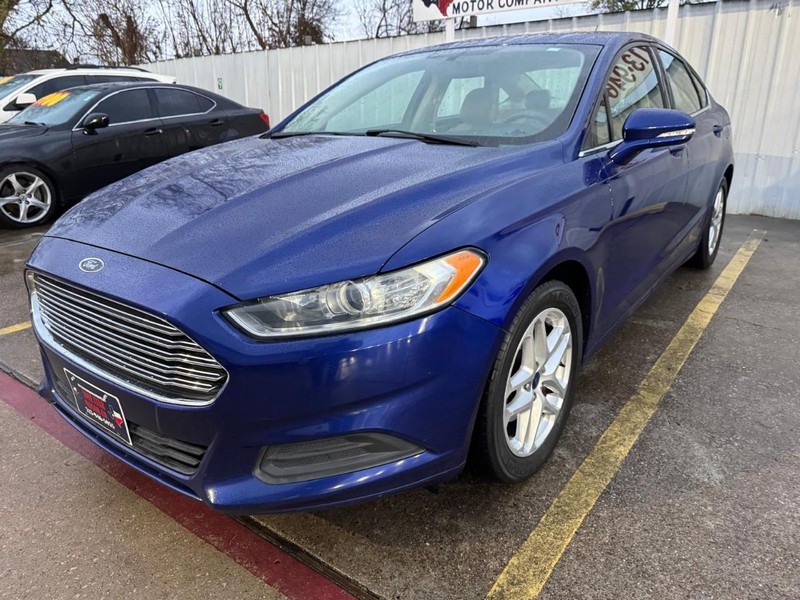 Ford Fusion Vehicle Full-screen Gallery Image 02