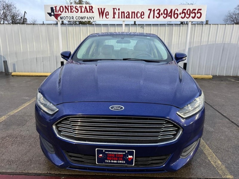 Ford Fusion Vehicle Full-screen Gallery Image 03