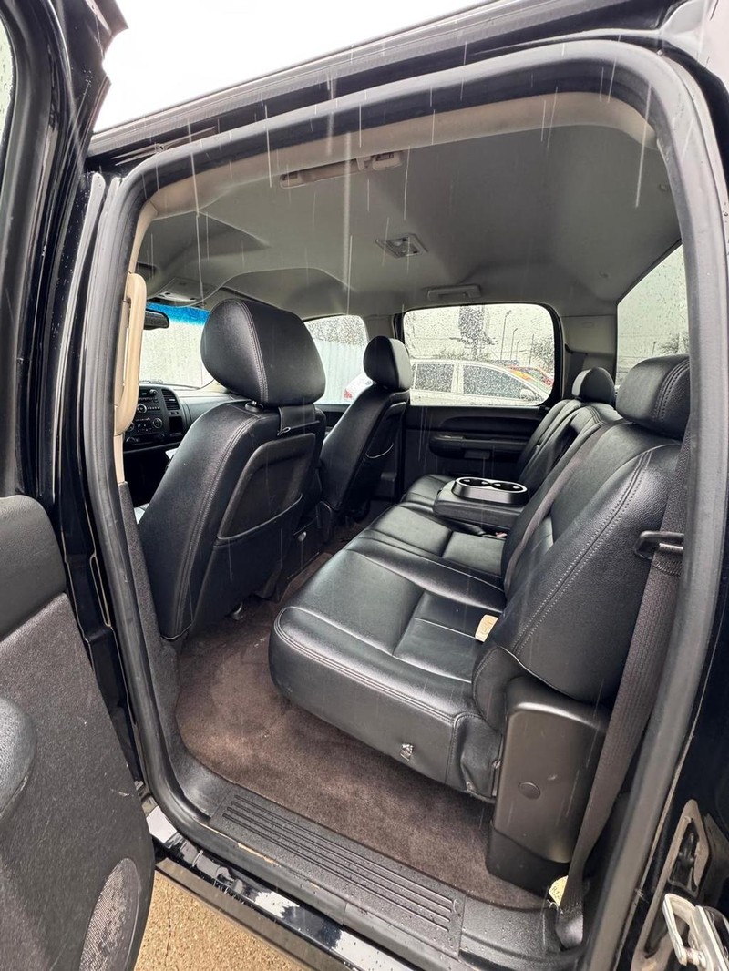 Chevrolet Silverado 1500 Vehicle Full-screen Gallery Image 10