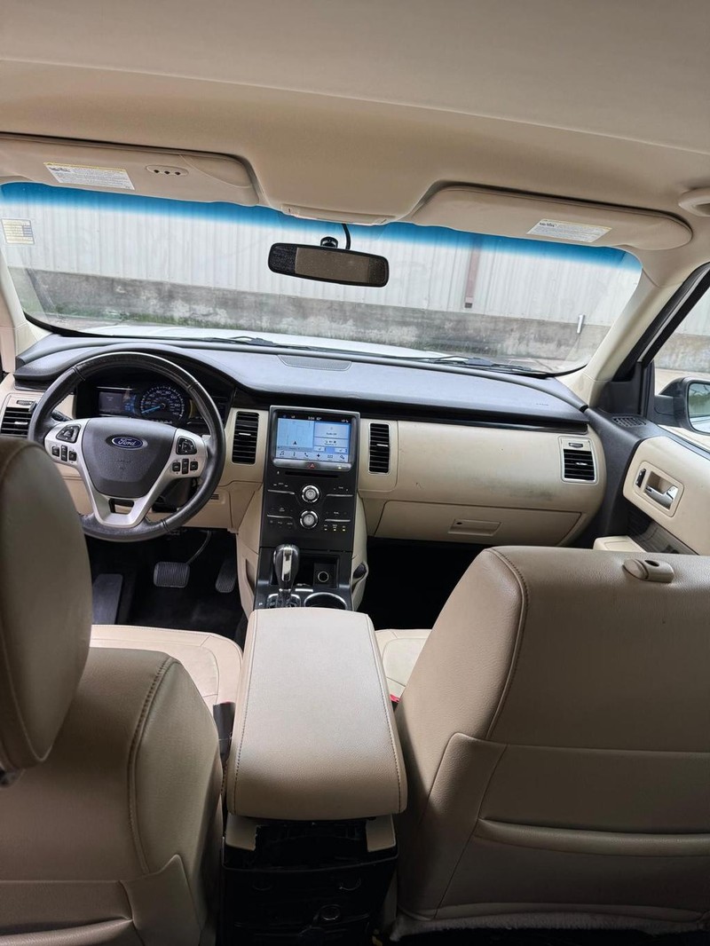 Ford Flex Vehicle Full-screen Gallery Image 09