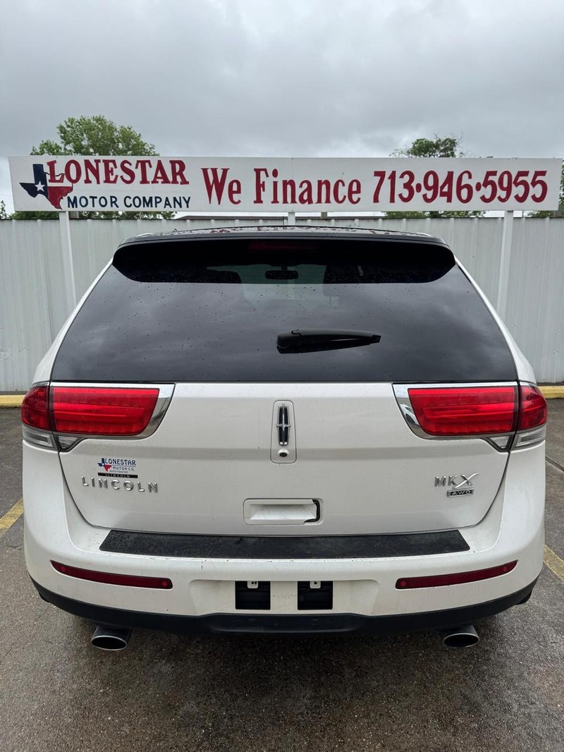 Lincoln MKX Vehicle Full-screen Gallery Image 04