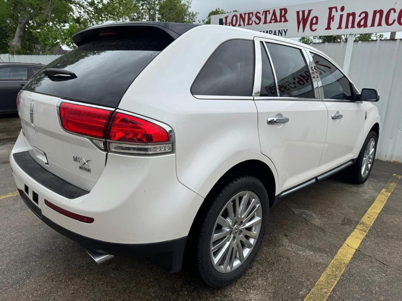 Lincoln MKX Vehicle Full-screen Gallery Image 05