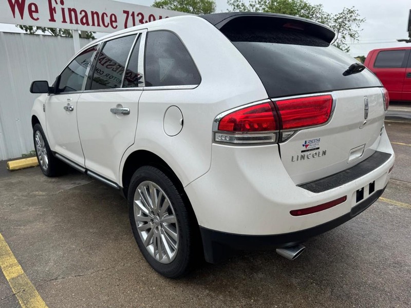 Lincoln MKX Vehicle Full-screen Gallery Image 06