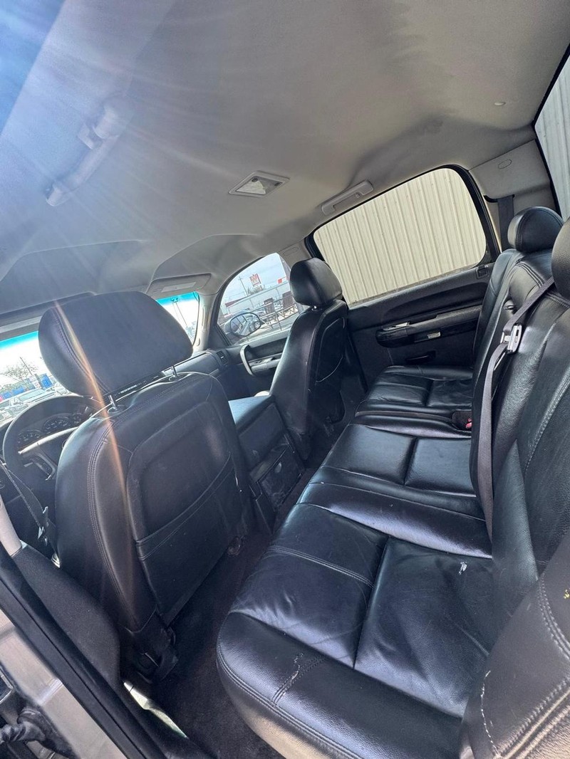 Chevrolet Silverado 1500 Vehicle Full-screen Gallery Image 09