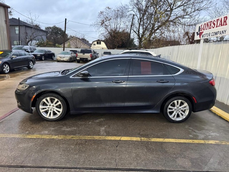 Chrysler 200 Vehicle Full-screen Gallery Image 08