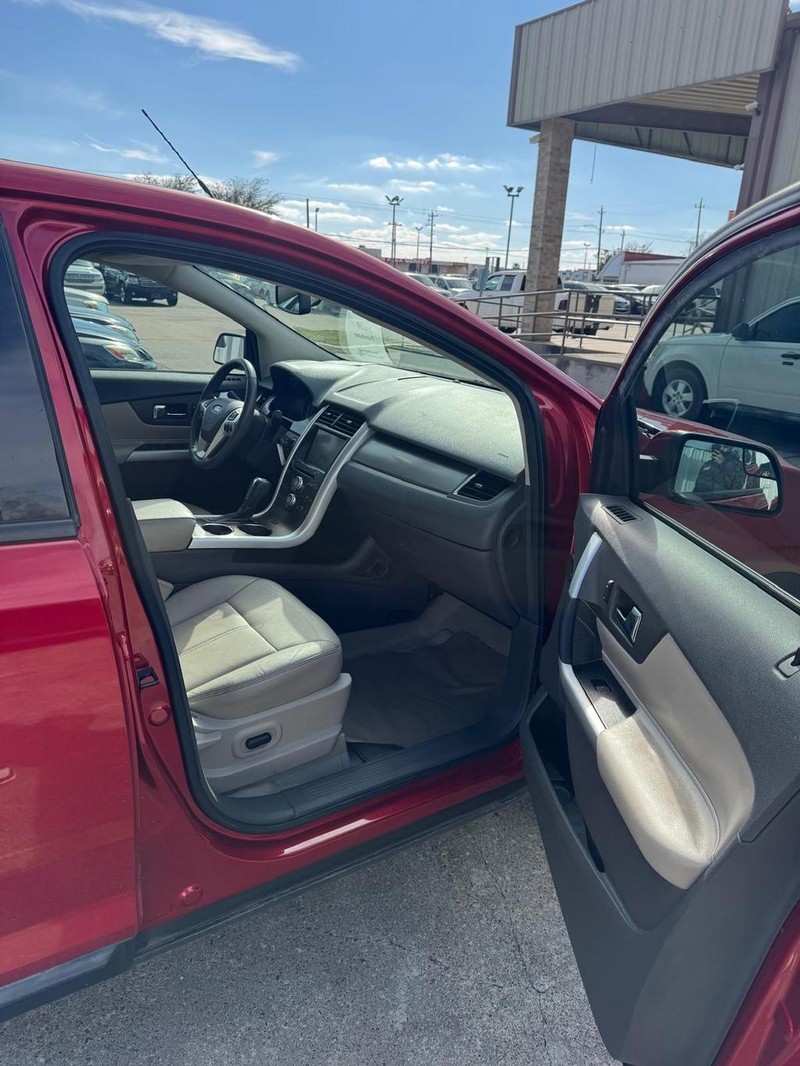 Ford Edge Vehicle Full-screen Gallery Image 09