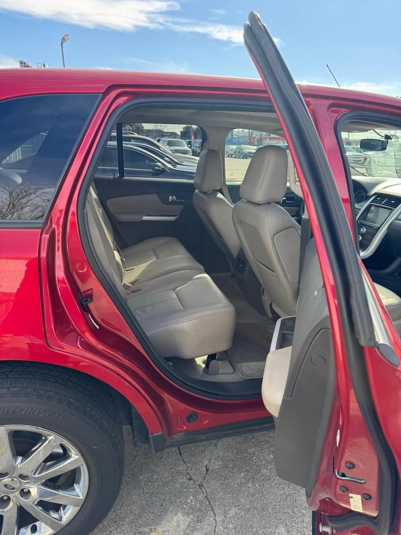 Ford Edge Vehicle Full-screen Gallery Image 10