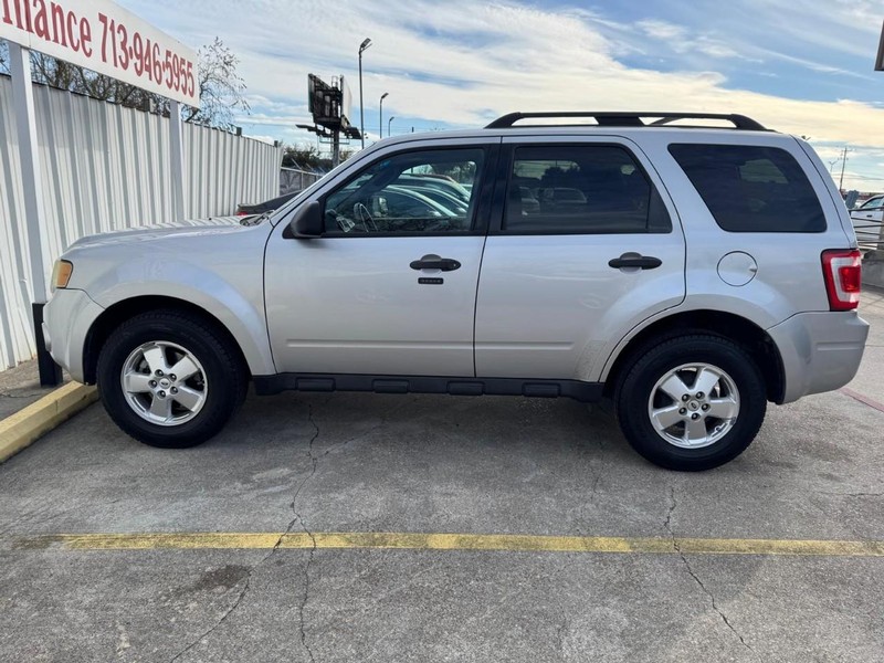 Ford Escape Vehicle Full-screen Gallery Image 07