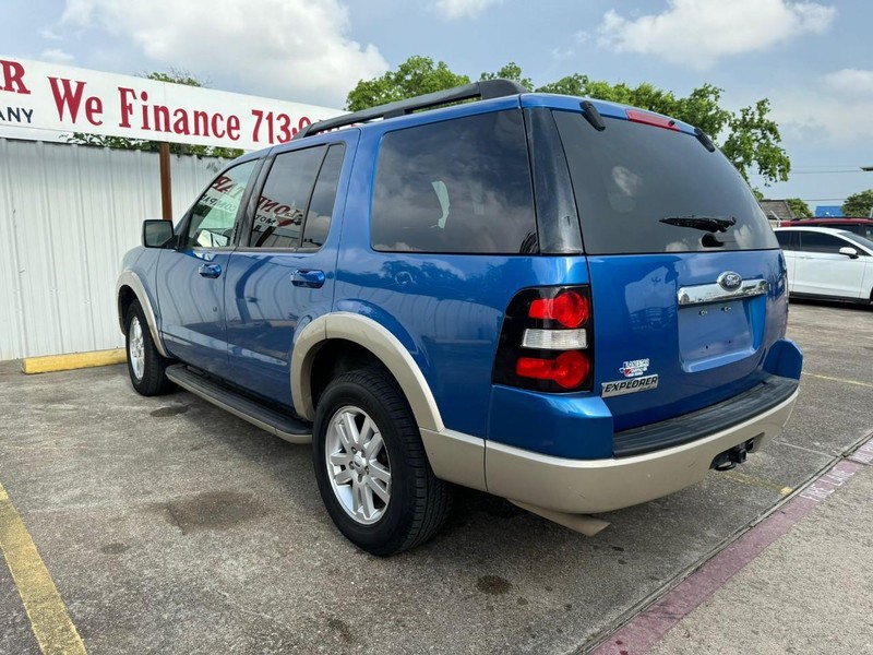 Ford Explorer Vehicle Full-screen Gallery Image 05