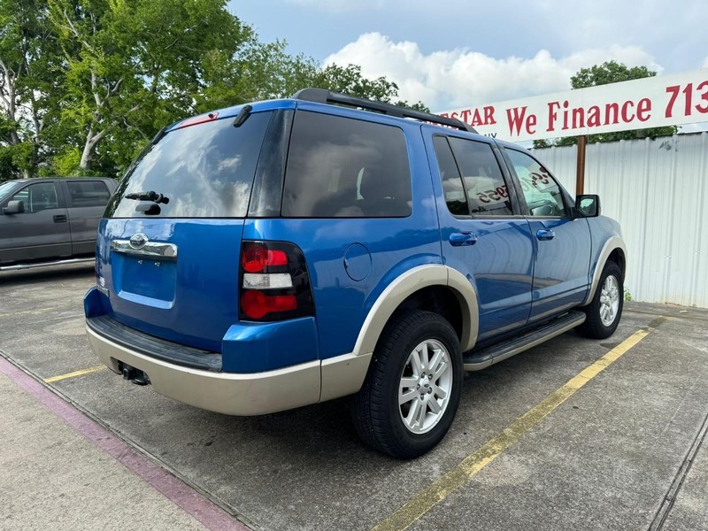 Ford Explorer Vehicle Full-screen Gallery Image 06