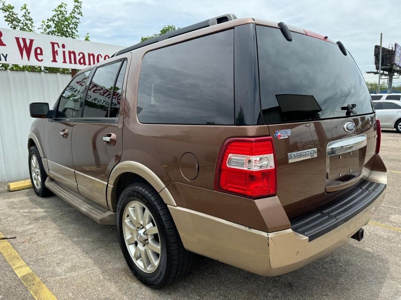 Ford Expedition Vehicle Full-screen Gallery Image 06