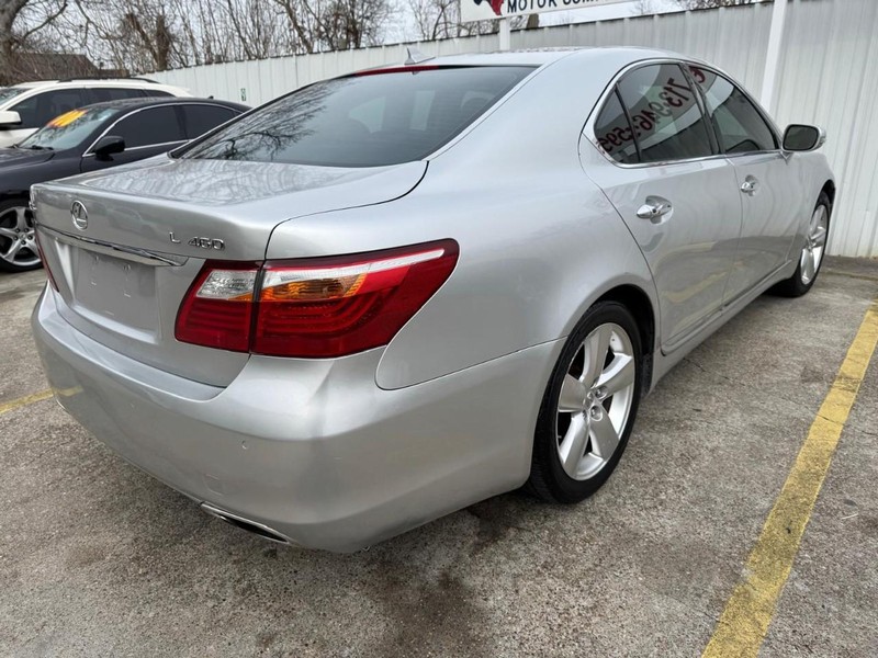 Lexus LS 460 Vehicle Full-screen Gallery Image 05