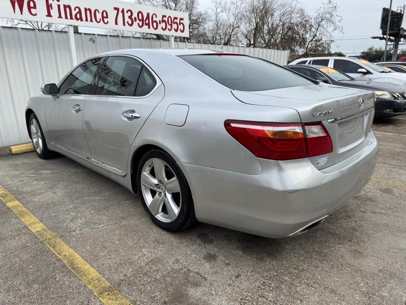 Lexus LS 460 Vehicle Full-screen Gallery Image 06