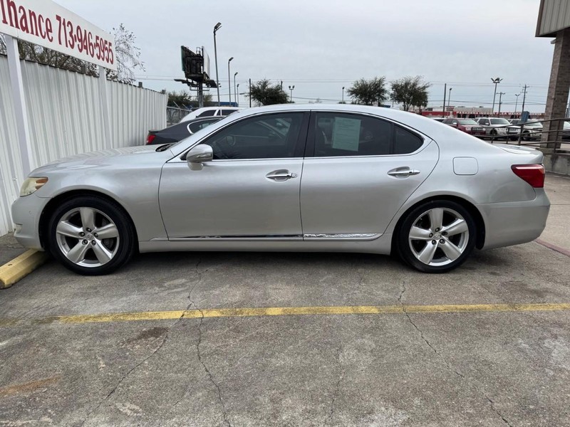 Lexus LS 460 Vehicle Full-screen Gallery Image 07