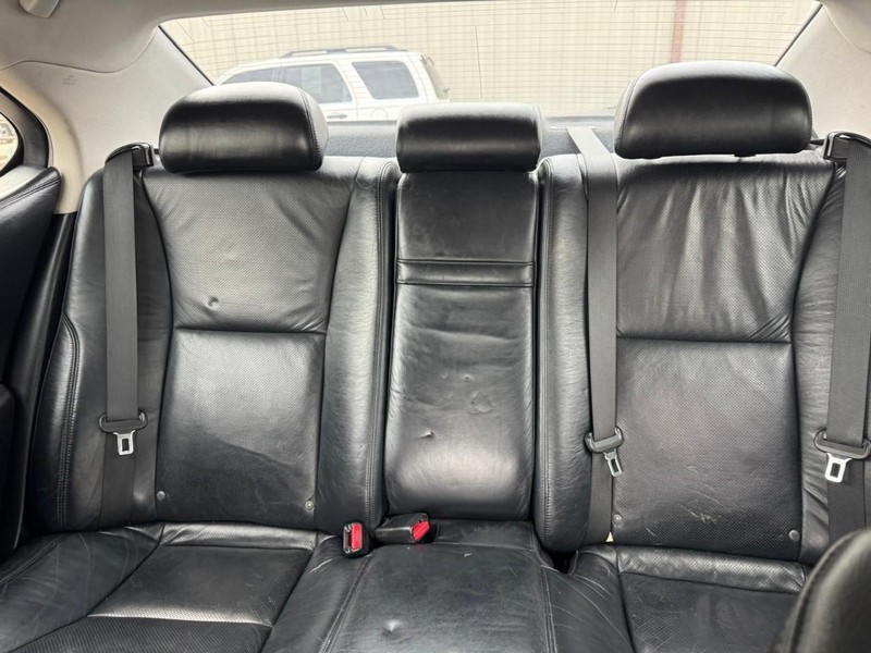 Lexus LS 460 Vehicle Full-screen Gallery Image 11