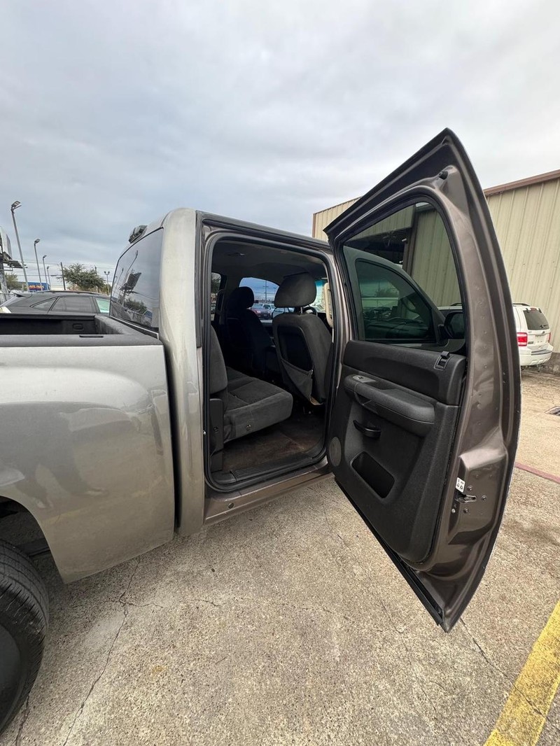 Chevrolet Silverado 1500 Vehicle Full-screen Gallery Image 10