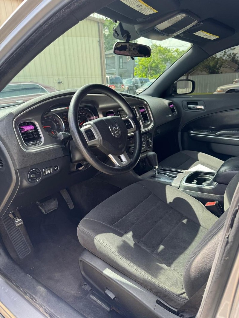 Dodge Charger Vehicle Full-screen Gallery Image 08