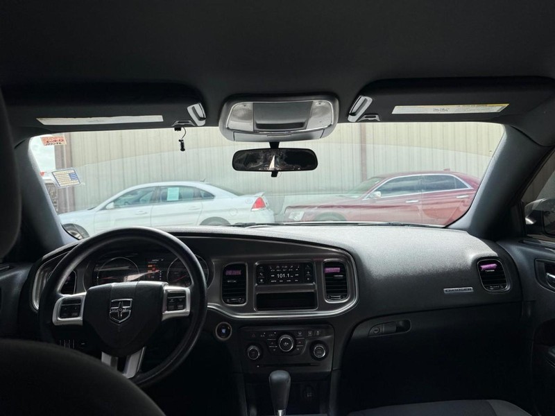 Dodge Charger Vehicle Full-screen Gallery Image 09