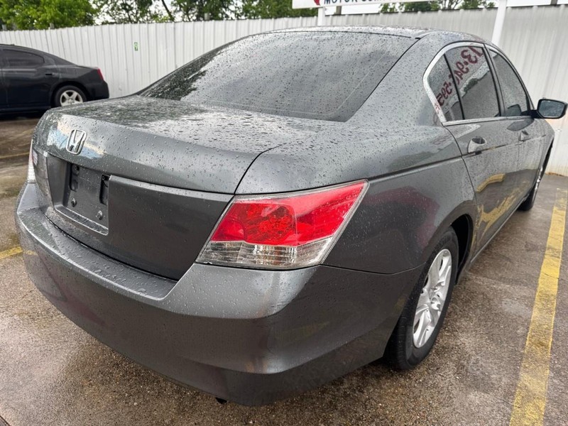 Honda Accord Sedan Vehicle Full-screen Gallery Image 05