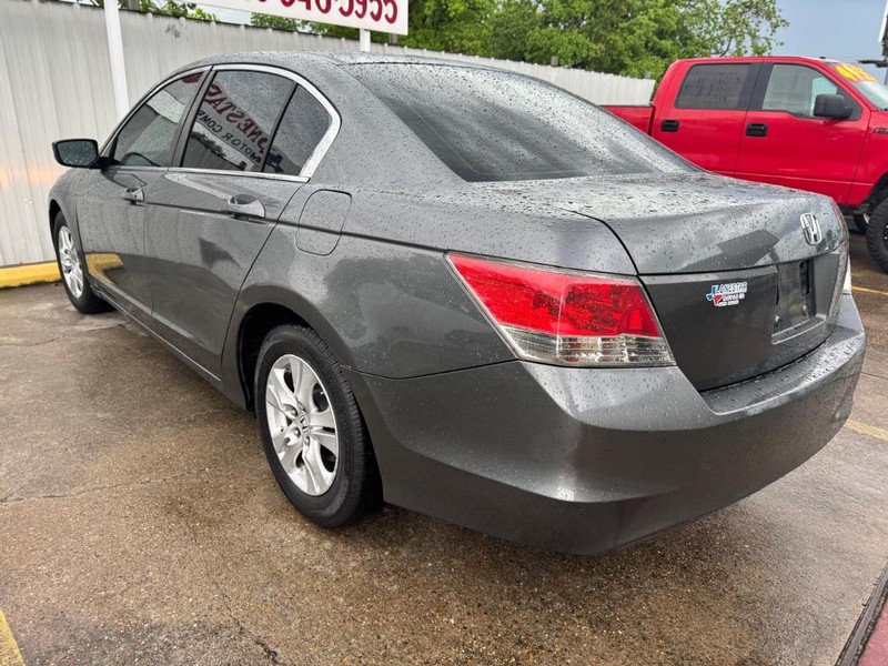 Honda Accord Sedan Vehicle Full-screen Gallery Image 06