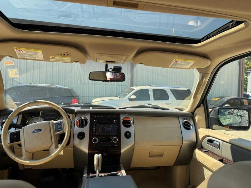 Ford Expedition Vehicle Full-screen Gallery Image 07