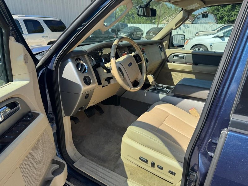 Ford Expedition Vehicle Full-screen Gallery Image 08