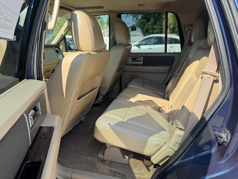 Ford Expedition Vehicle Full-screen Gallery Image 09