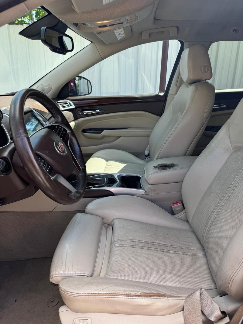 Cadillac SRX Vehicle Full-screen Gallery Image 08