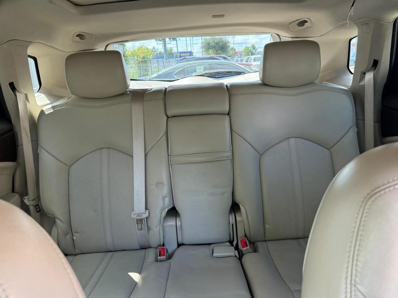 Cadillac SRX Vehicle Full-screen Gallery Image 09