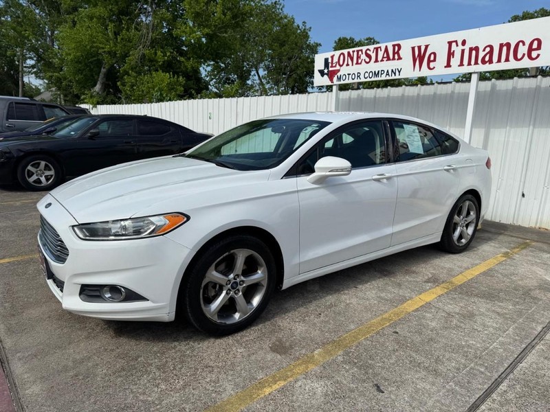 Ford Fusion Vehicle Full-screen Gallery Image 02