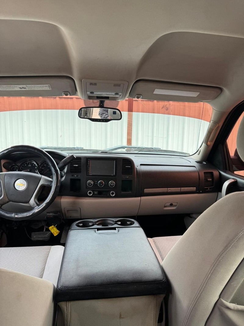 Chevrolet Silverado 1500 Vehicle Full-screen Gallery Image 09