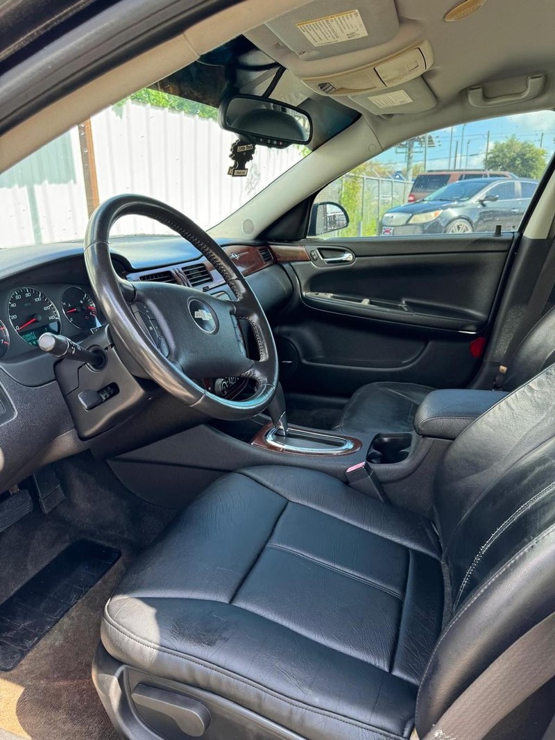 Chevrolet Impala Vehicle Full-screen Gallery Image 08