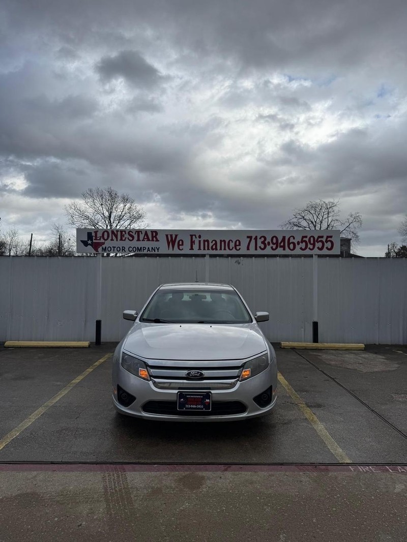 Ford Fusion Vehicle Full-screen Gallery Image 03