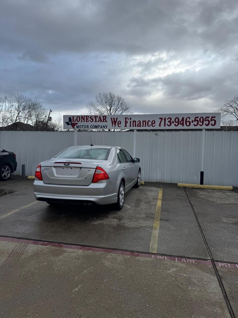 Ford Fusion Vehicle Full-screen Gallery Image 05