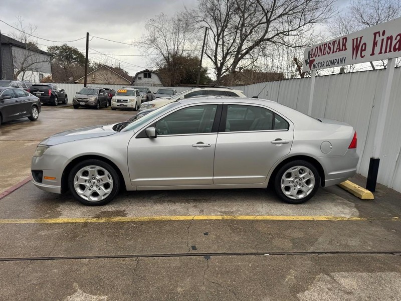 Ford Fusion Vehicle Full-screen Gallery Image 07