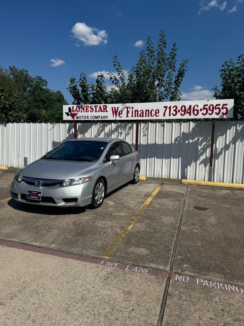 Honda Civic Sedan Vehicle Full-screen Gallery Image 02