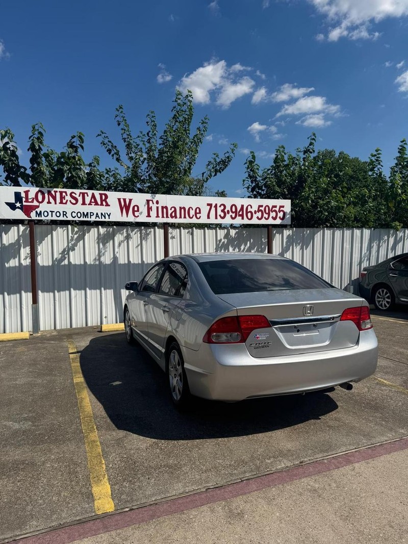 Honda Civic Sedan Vehicle Full-screen Gallery Image 05