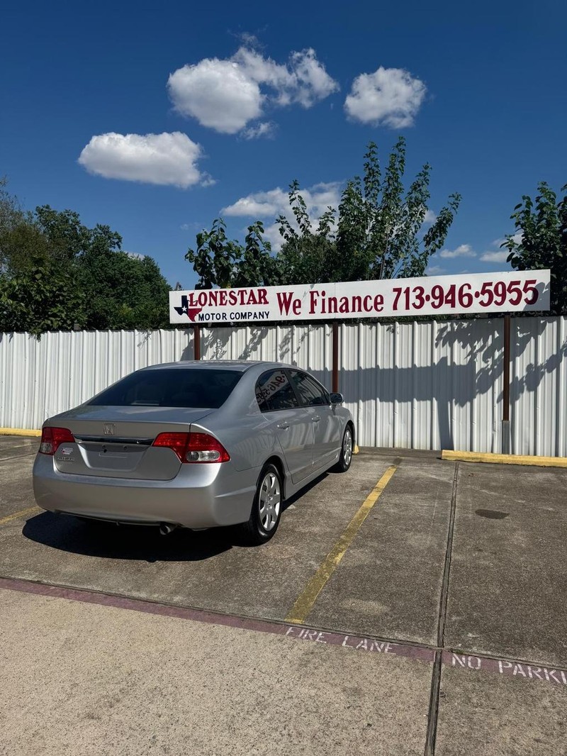 Honda Civic Sedan Vehicle Full-screen Gallery Image 06