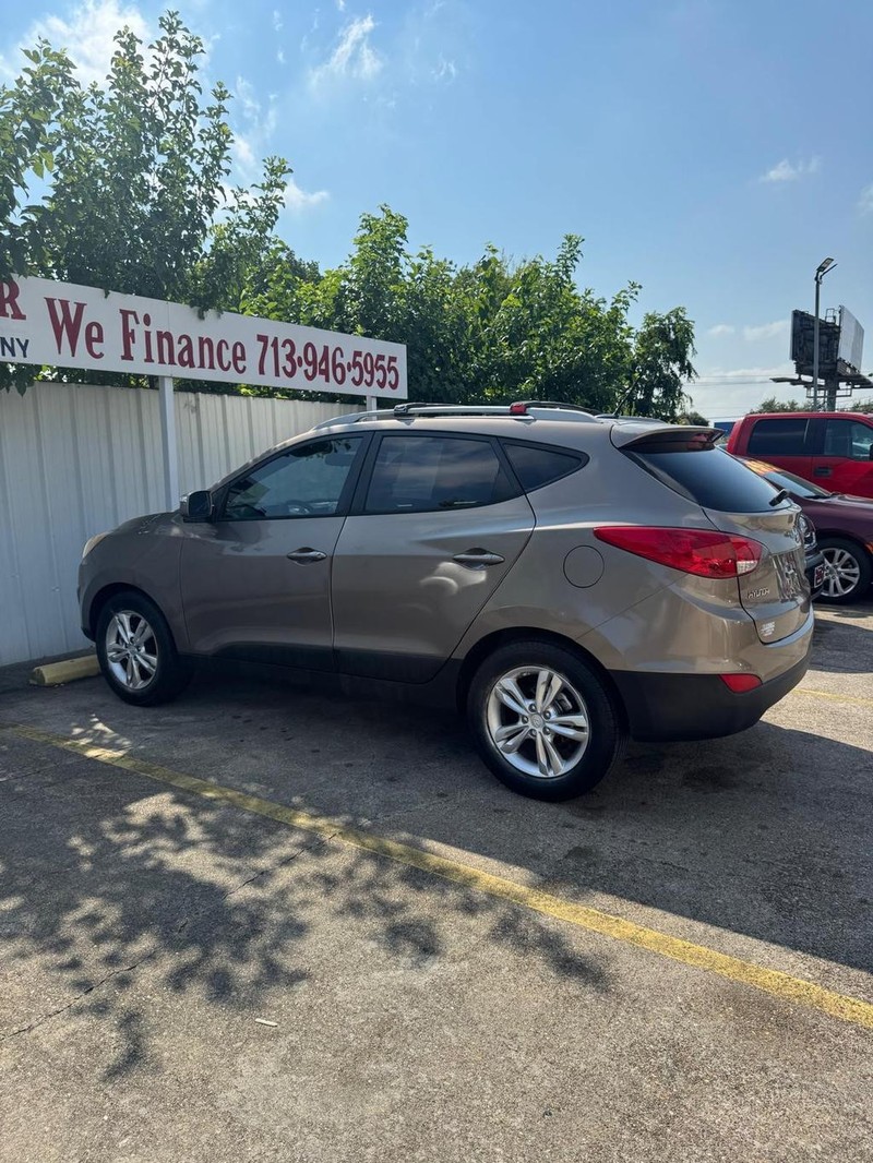 Hyundai Tucson Vehicle Full-screen Gallery Image 06