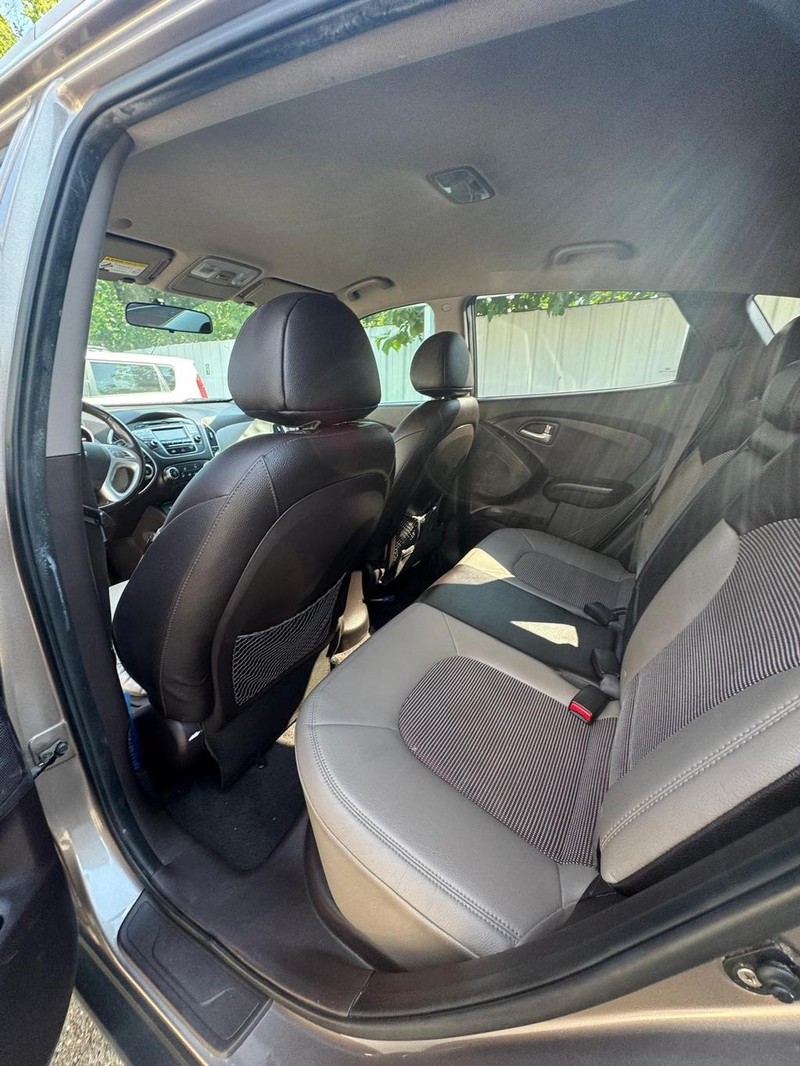 Hyundai Tucson Vehicle Full-screen Gallery Image 09