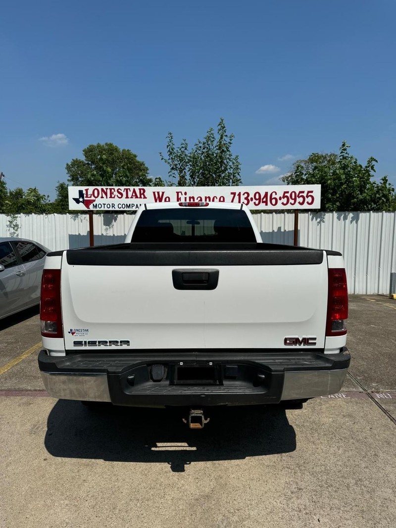 GMC Sierra 2500HD Vehicle Full-screen Gallery Image 04